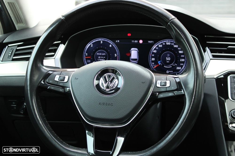 VW Passat Variant 1.6 TDI Highline DSG - 22