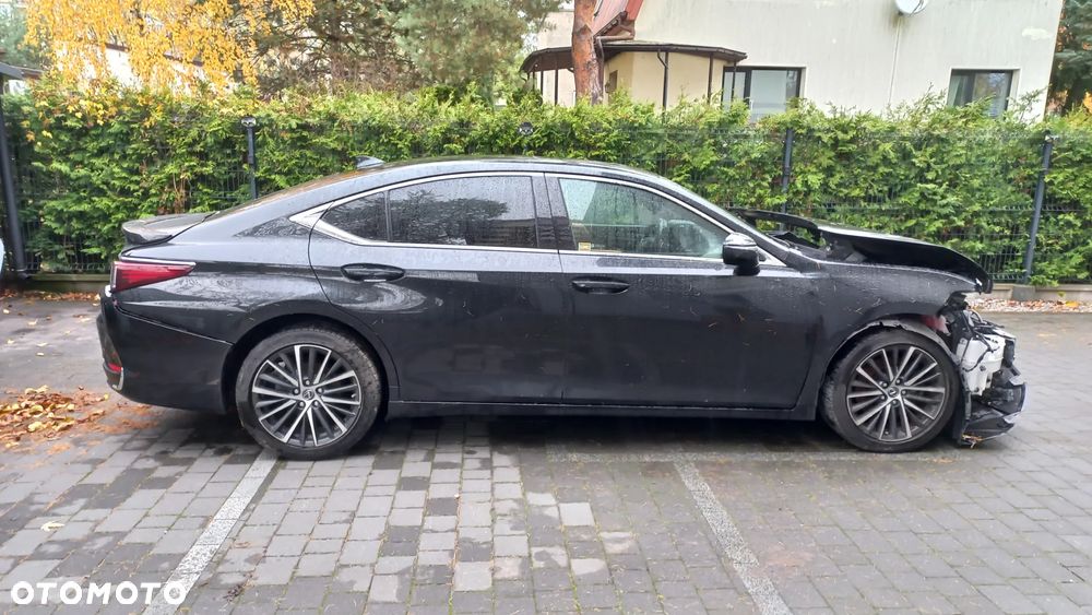 Lexus ES 300h Business Edition - 8