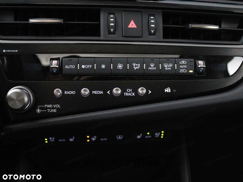 Lexus ES - 12