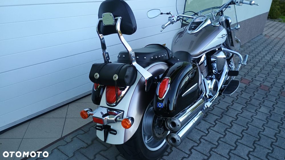 Suzuki Intruder - 32
