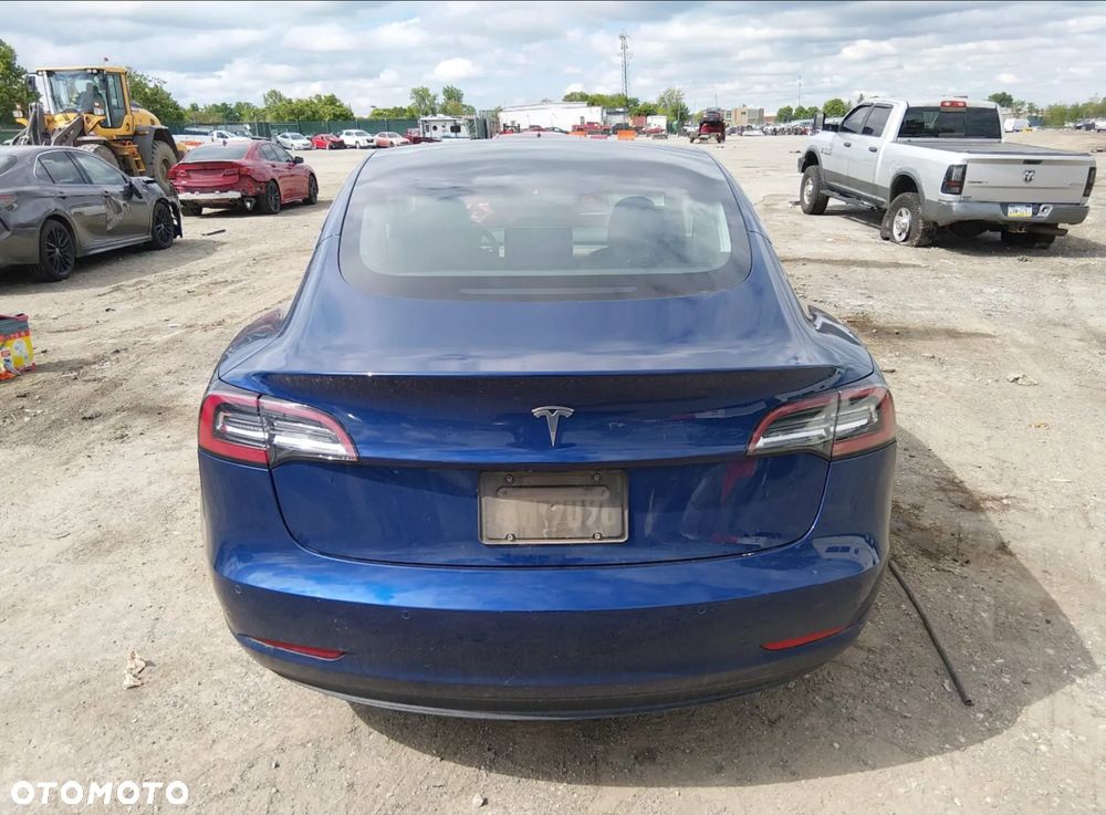 Tesla Model 3 - 8