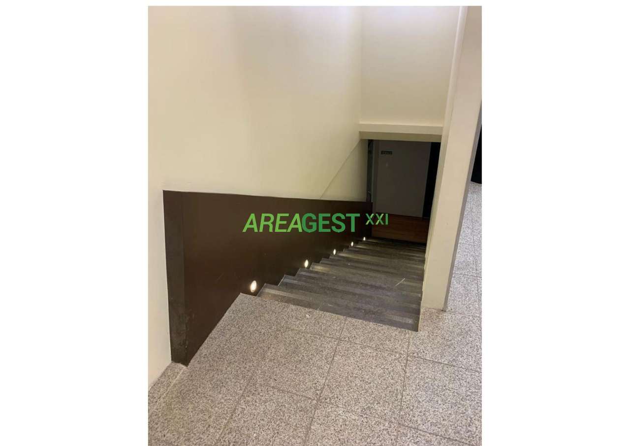 Loja para venda com rendimento, nas Laranjeiras, em Lisboa - Grande imagem: 4/19