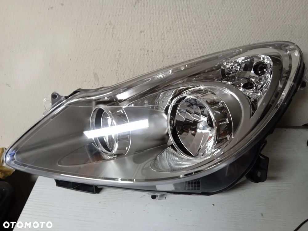 REFLEKTOR OPEL CORSA D LEWY LUB PRAWY NOWY - 1
