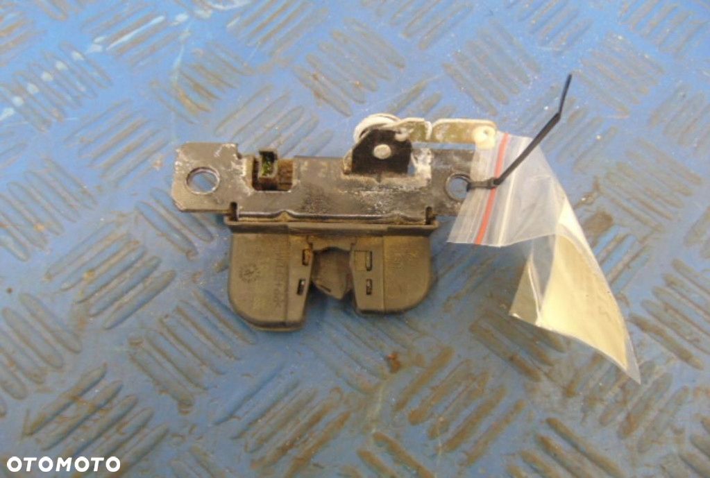 VOLKSWAGEN PASSAT B5 LIFT KOMBI ZAMEK KLAPY TYLNEJ - 1