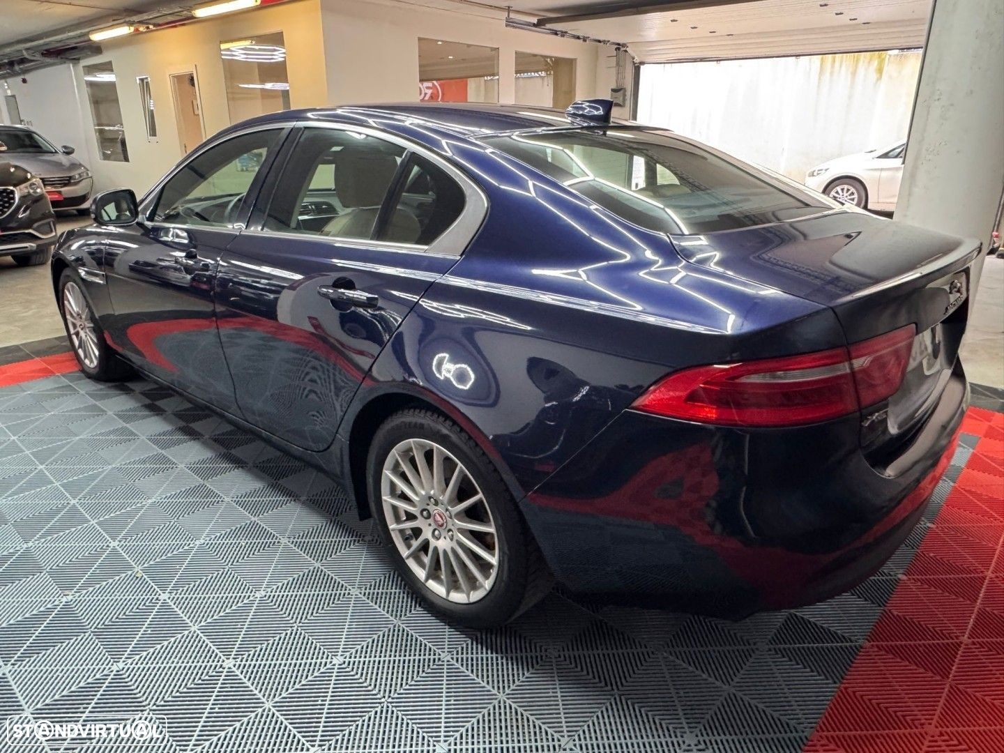 Jaguar XE 2.0 D Prestige - 7