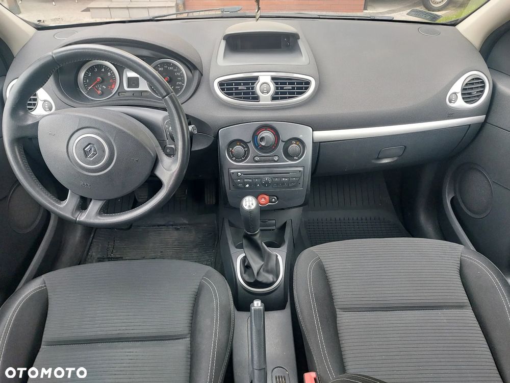Renault Clio 1.2 16V Alize - 13