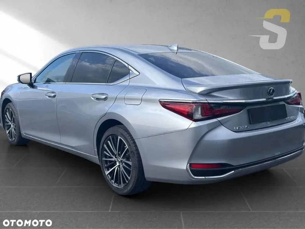 Lexus ES 300h Business Edition - 4