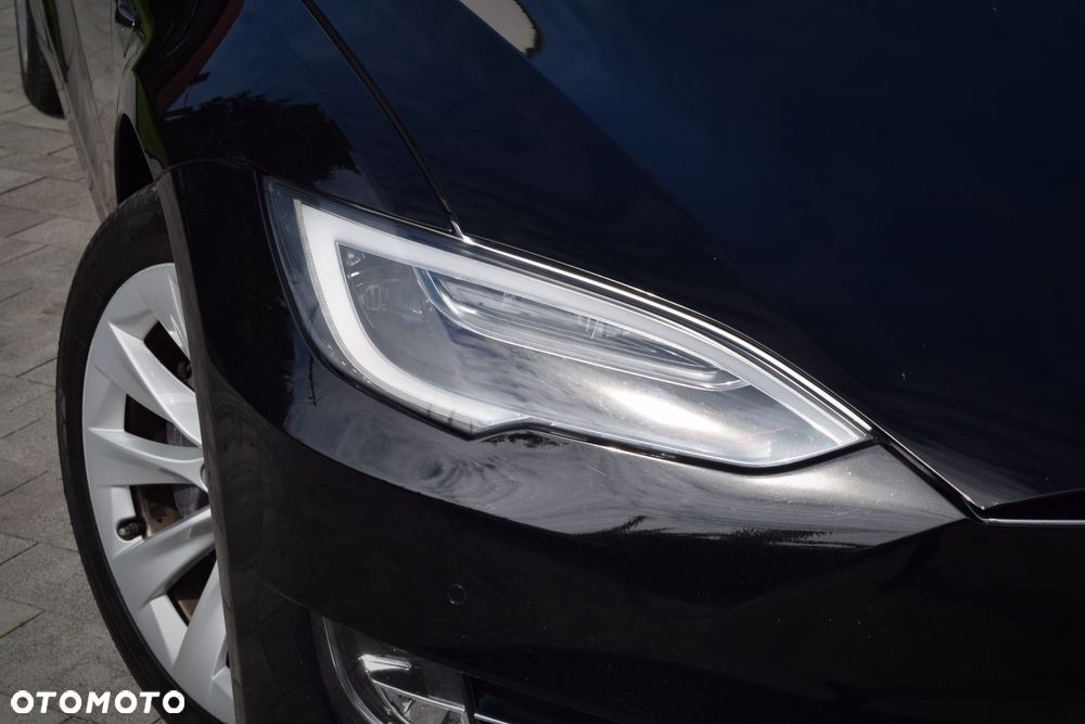 Tesla Model S - 40