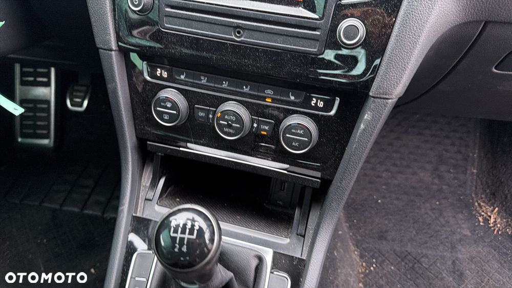 Volkswagen Golf - 18