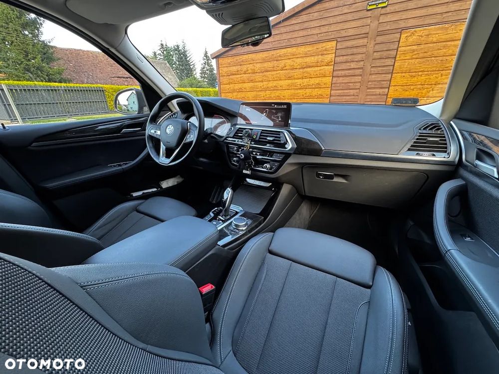 BMW X3 xDrive20d Luxury Line - 27