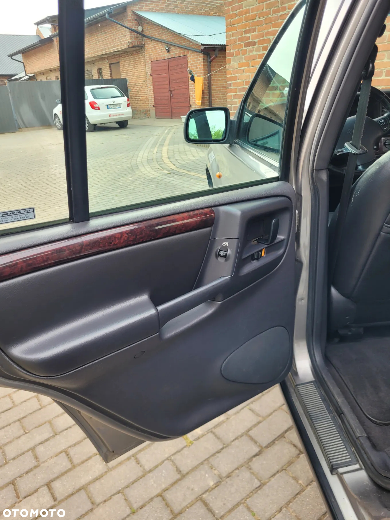Jeep Grand Cherokee - 24