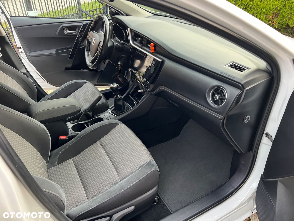 Toyota Auris 1.6 D-4D Dynamic - 9