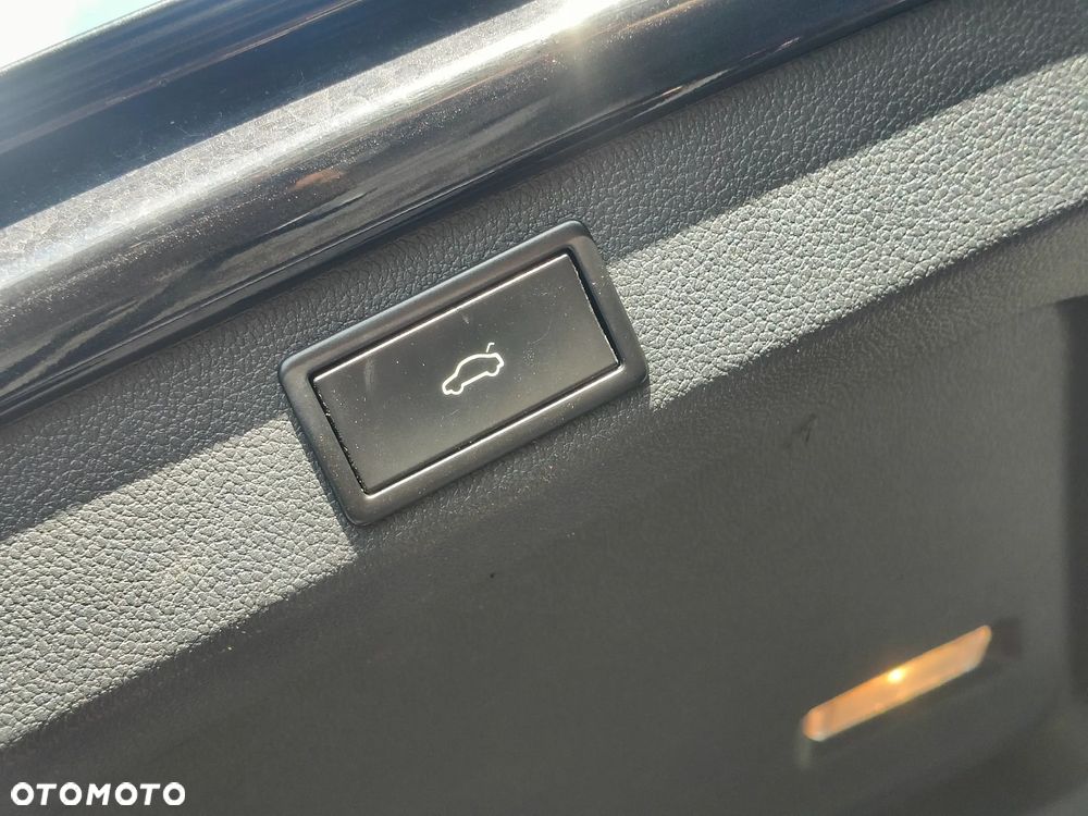 Skoda Superb Combi 2.0 TDI DSG Premium Edition - 25