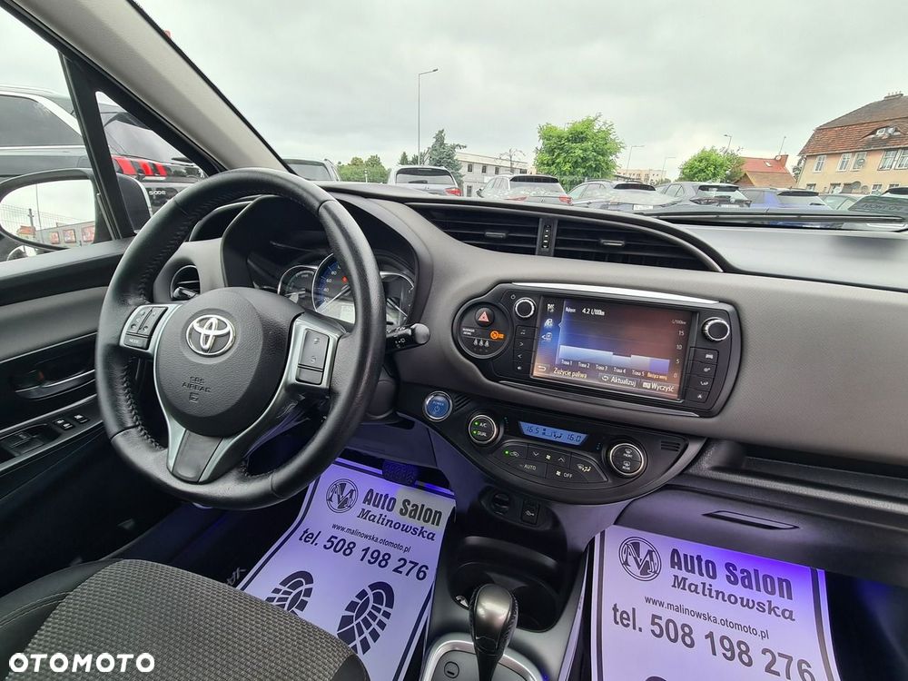 Toyota Yaris Hybrid 100 Life - 28