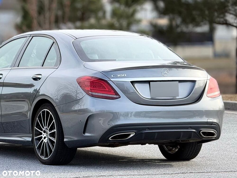 Mercedes-Benz Klasa C 300 4Matic 9G-TRONIC AMG Line - 13