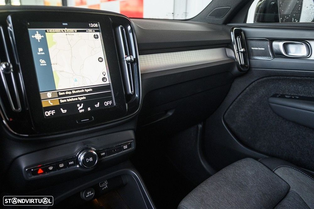 Volvo XC 40 1.5 T2 Plus Dark Auto - 37