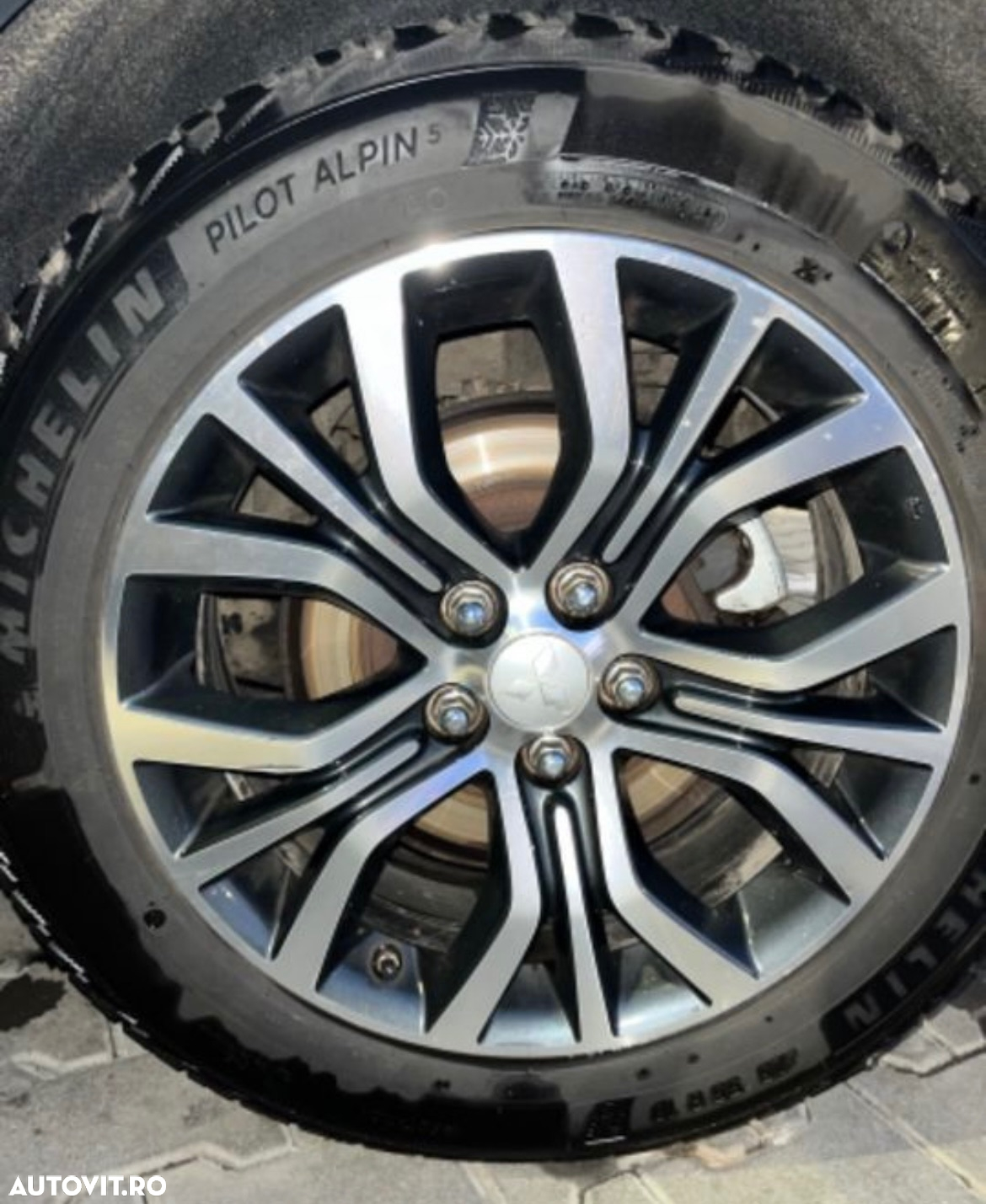 Mitsubishi Outlander - 8