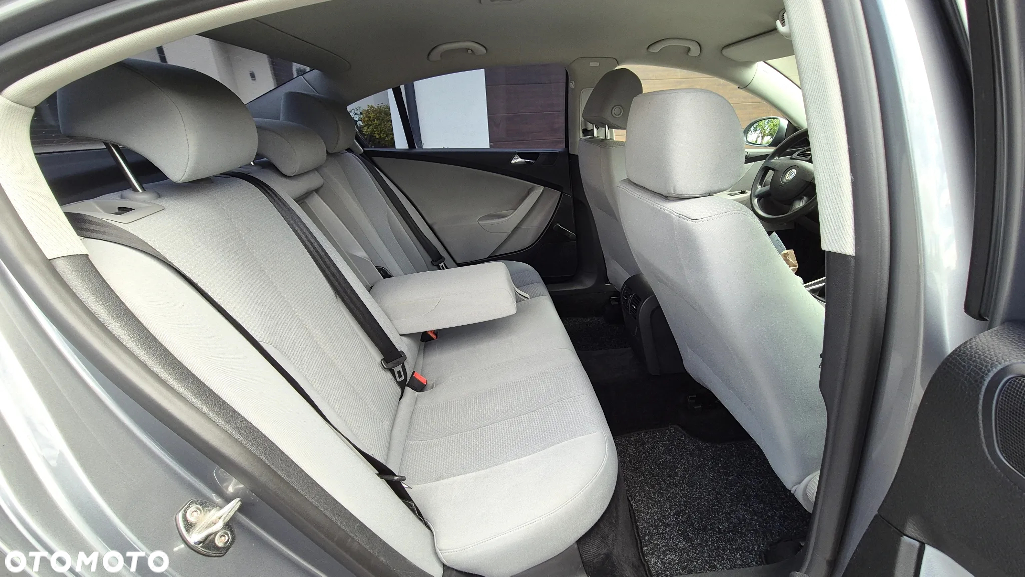 Volkswagen Passat 1.6 FSI Comfortline - 8