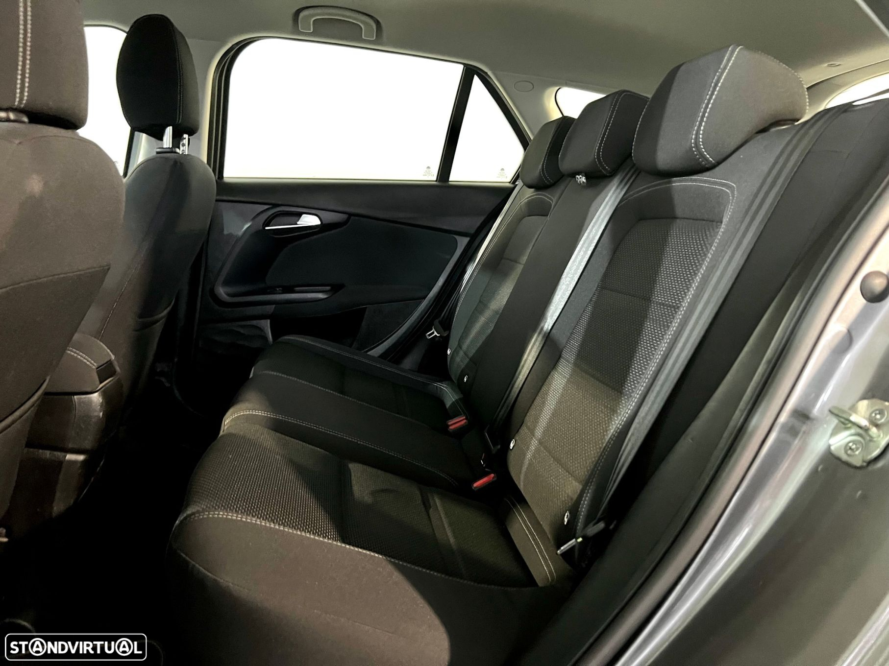Fiat Tipo Station Wagon 1.3 M-Jet Lounge - 26