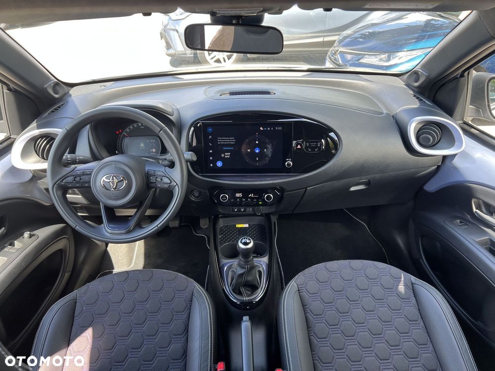 Toyota Aygo X 1.0 VVT-i JBL - 17