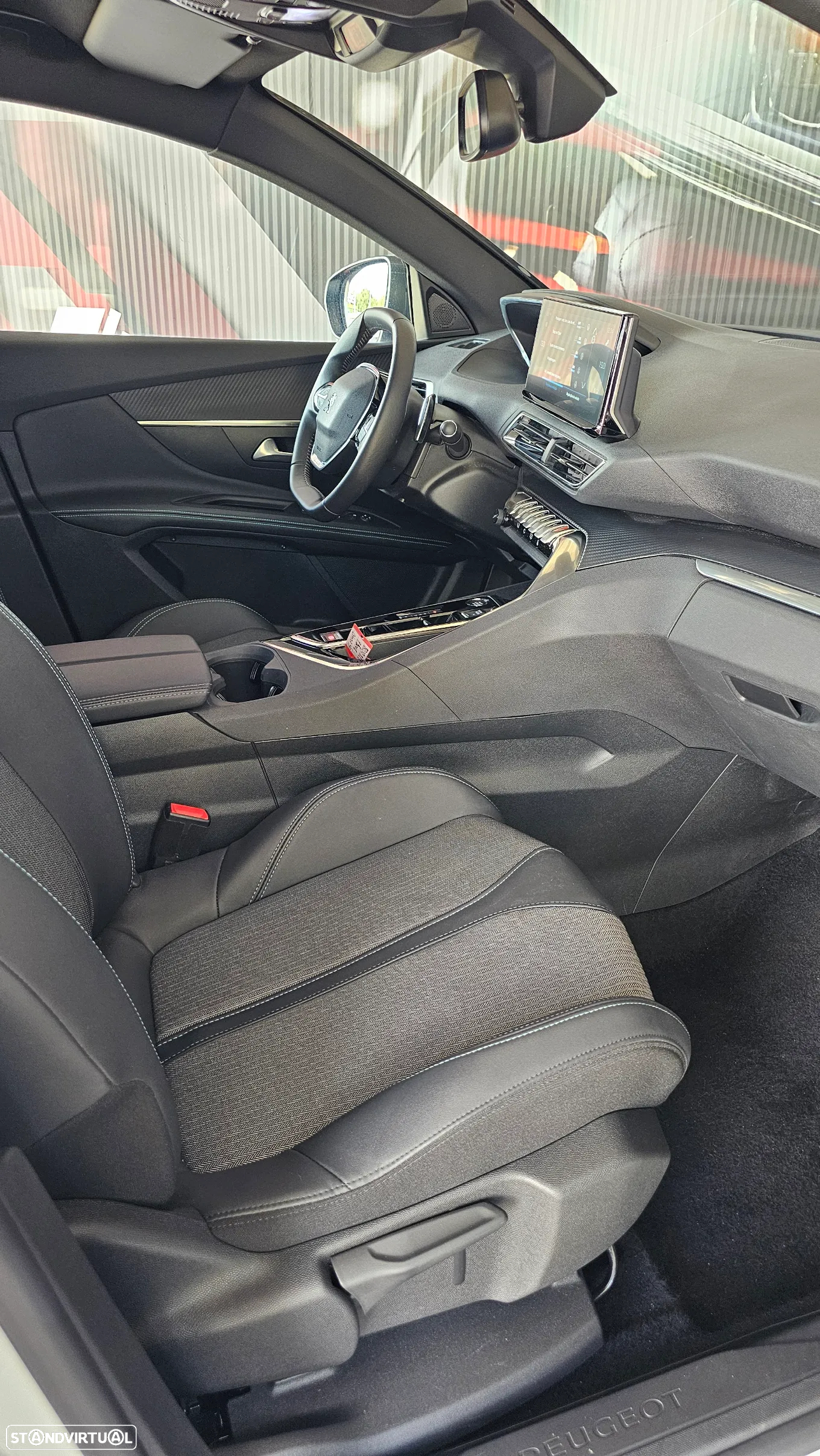 Peugeot 5008 1.2 Hybrid Allure Pack e-DCS6 - 29
