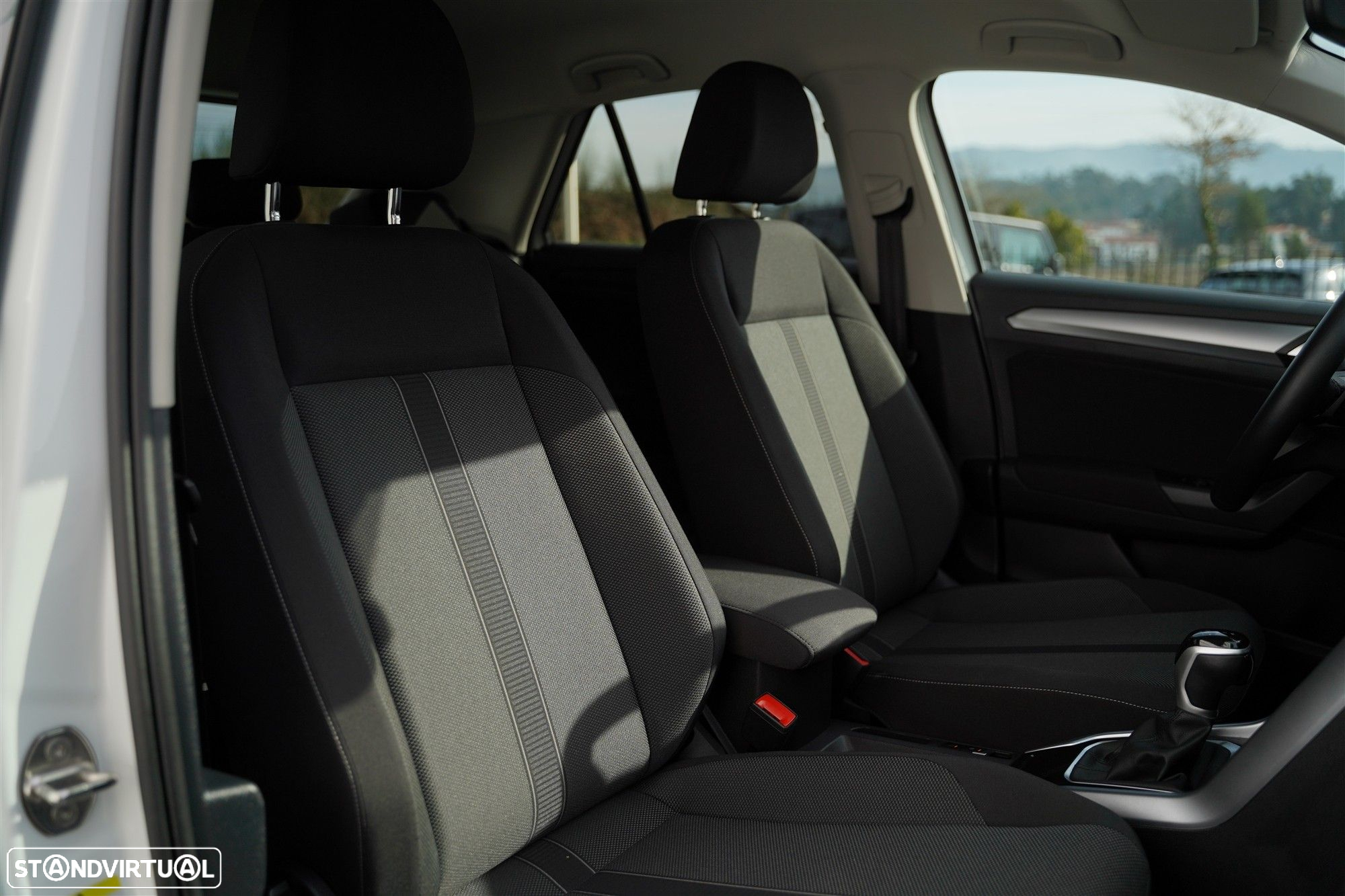 VW T-Roc 1.5 TSI Urban DSG - 29