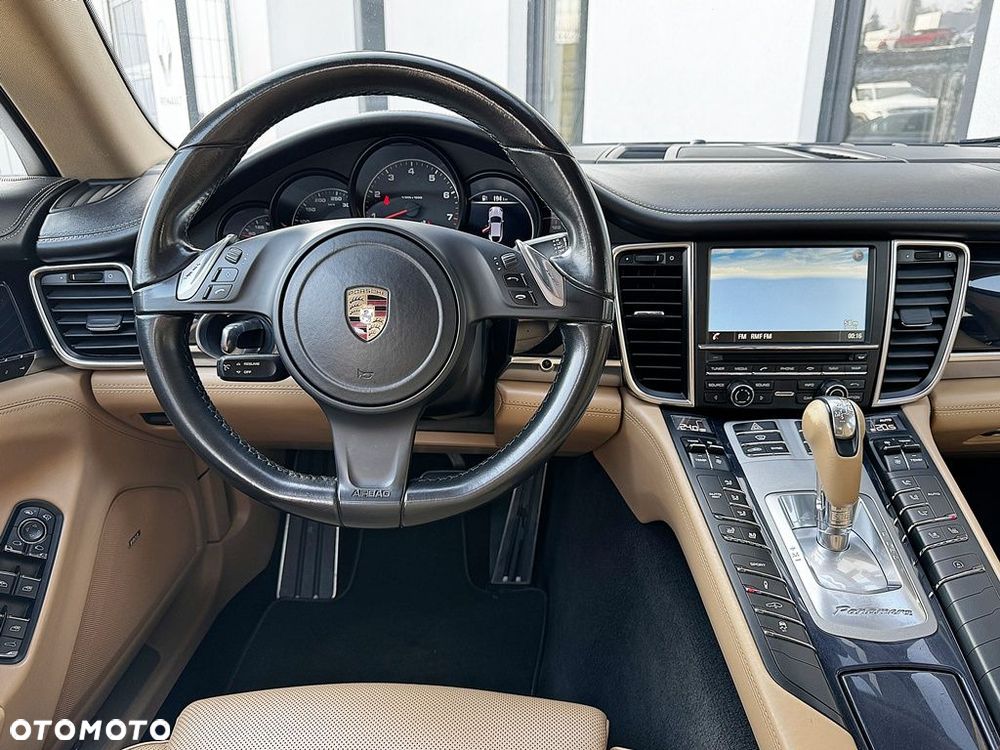 Porsche Panamera 4 - 8