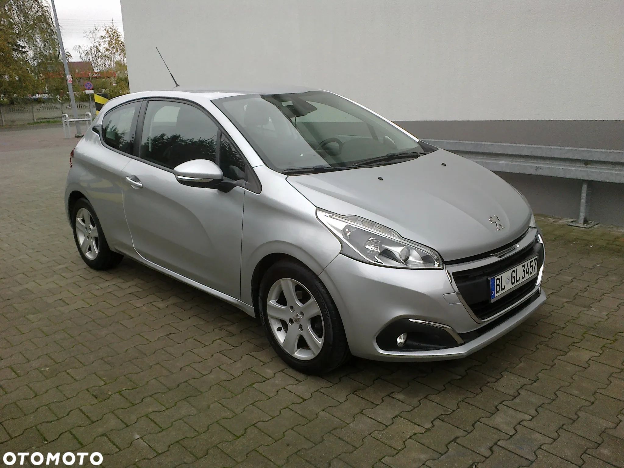 Peugeot 208 - 1