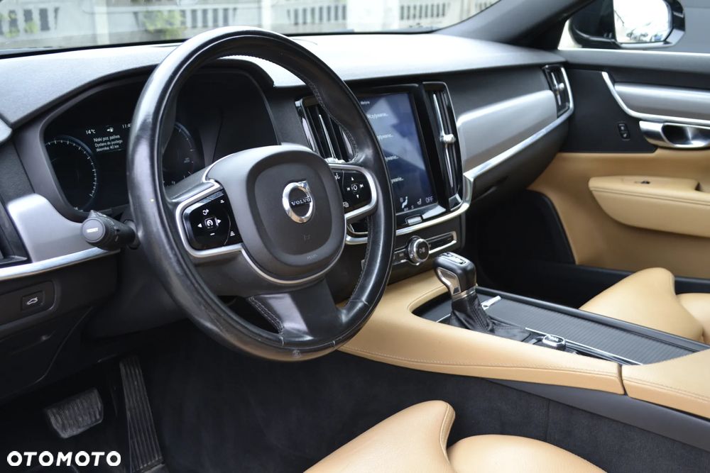 Volvo V90 D4 Geartronic Momentum - 26