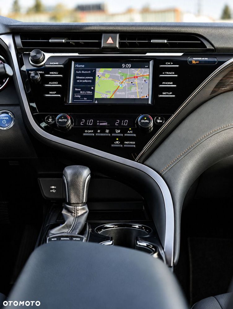 Toyota Camry 2.5 Hybrid Comfort CVT - 18