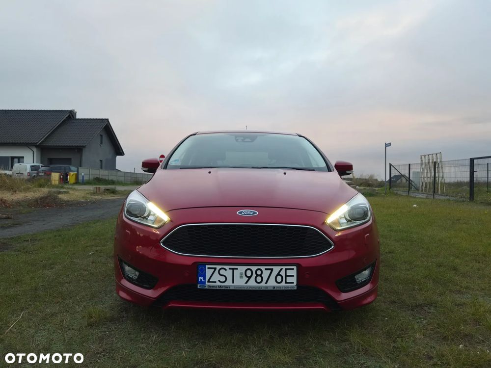 Ford Focus 1.5 TDCi ST-Line Red - 2