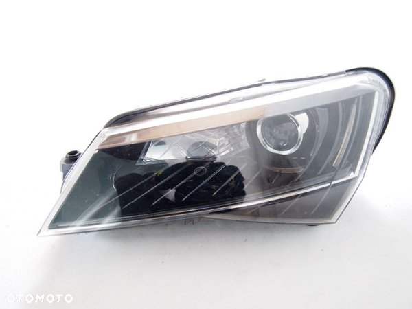 Skoda Superb 3 III 15-19r Reflektor lewy lampa lewa xenon
