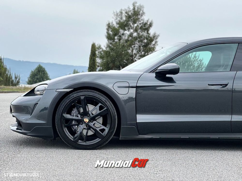 Porsche Taycan Cross Turismo 4 - 27