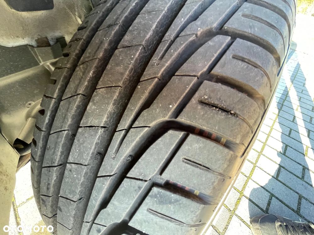 Dacia Duster 1.6 16V 4x4 Laureate - 17