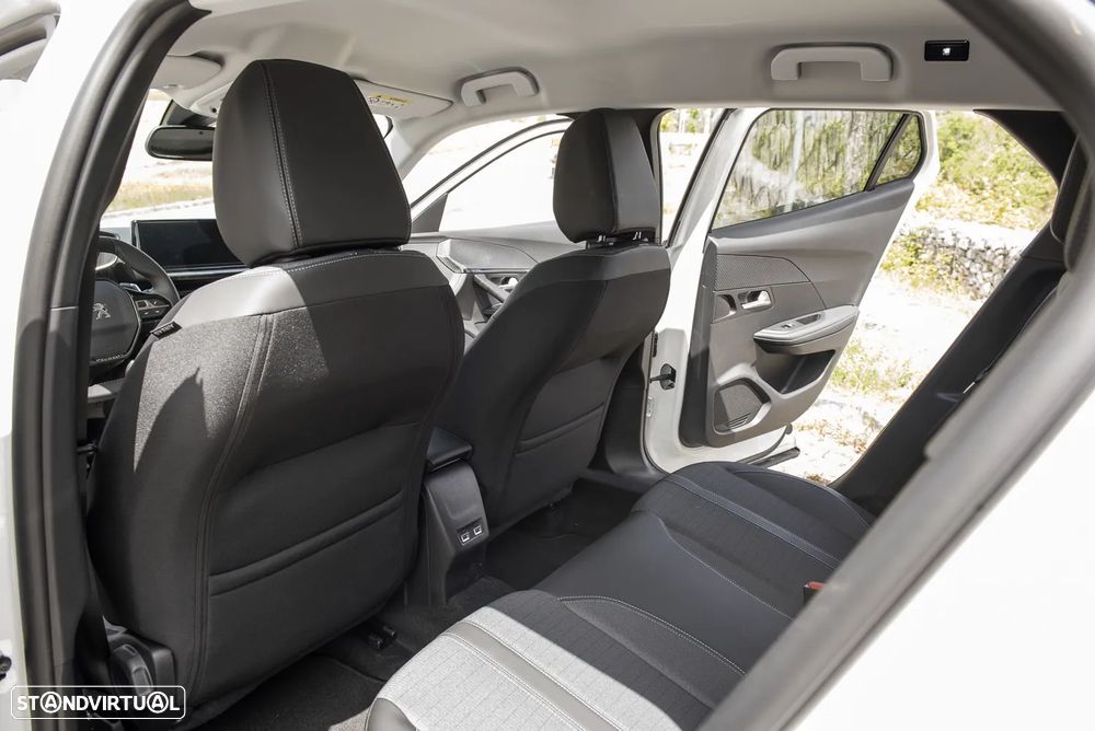 Peugeot 2008 1.2 PureTech Allure Pack EAT8 - 20