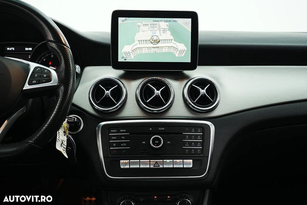 Mercedes-Benz CLA 180 7G-DCT AMG Line - 18