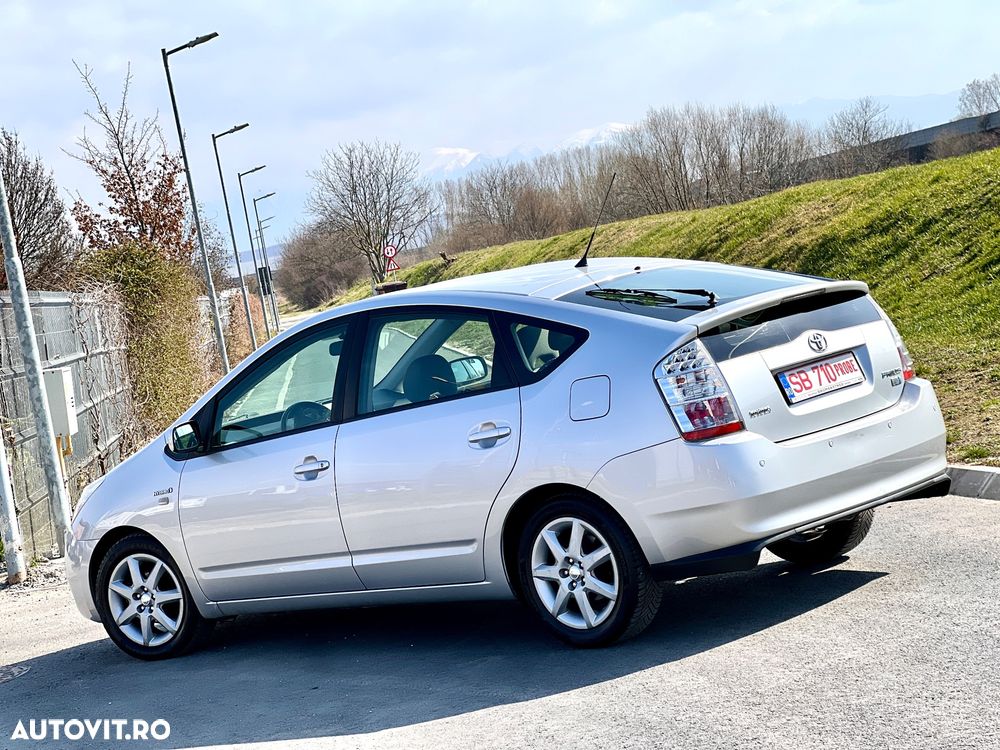 Toyota Prius (Hybrid) Sol - 6