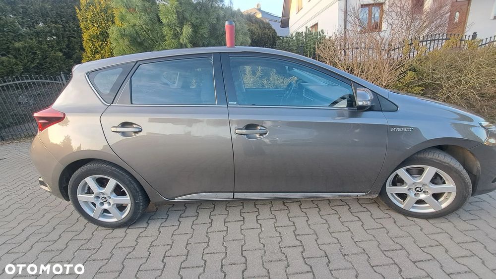Toyota Auris 1.8 HSD Sol - 11