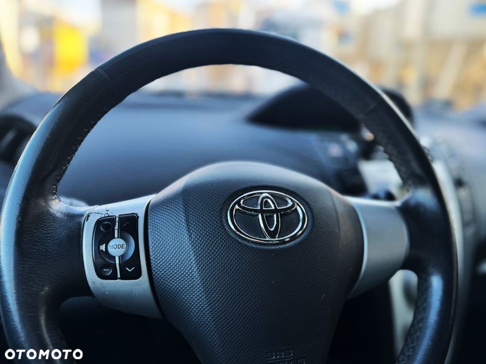 Toyota Yaris - 18
