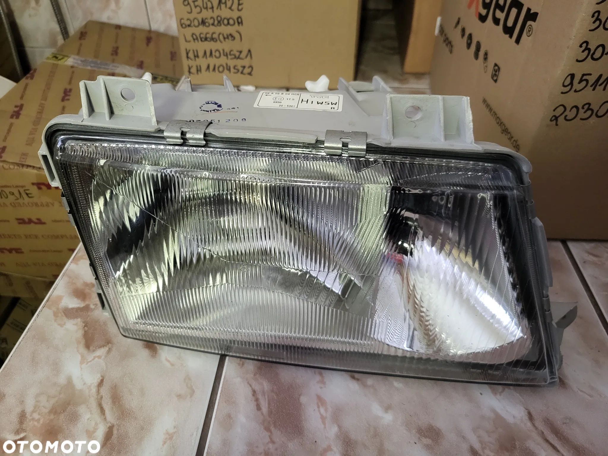 Reflektor Prawy lampa  (H1, pneumatyczny MERCEDES SPRINTER 901, 902, 903, 904, 905 01.95-04.00 z światełm przeciwmgłowym - 1