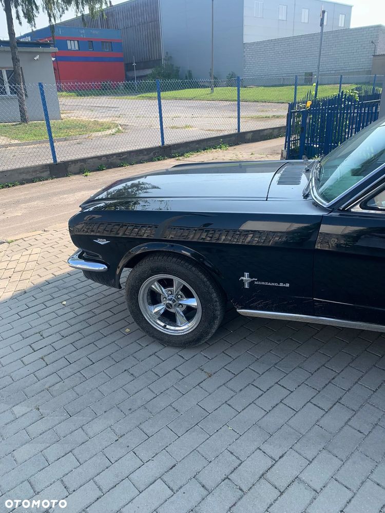 Ford Mustang - 36