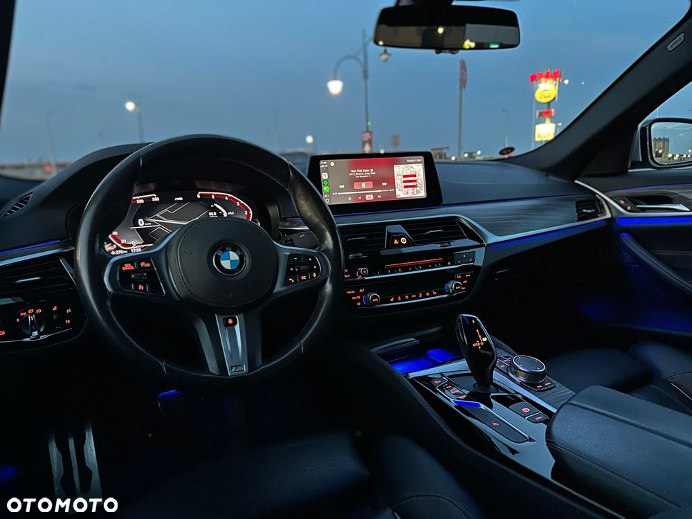 BMW Seria 5 520d M Sport - 9