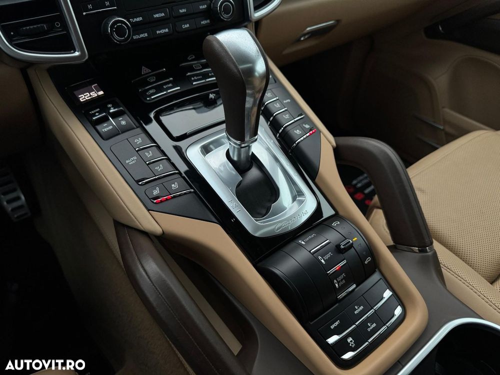 Porsche Cayenne - 21