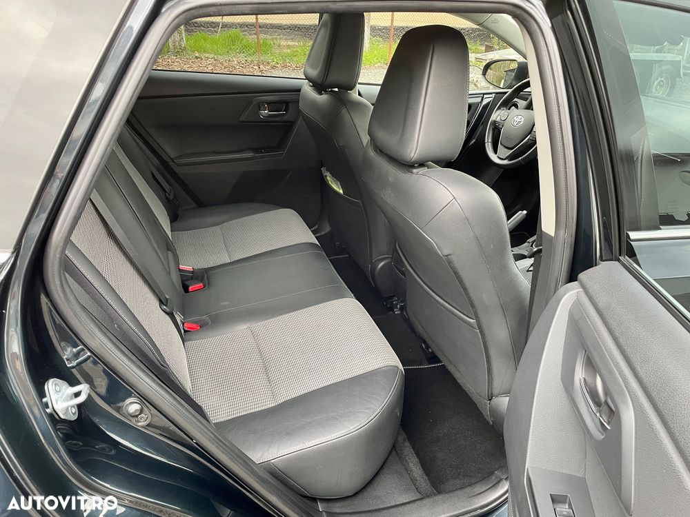 Toyota Auris - 11