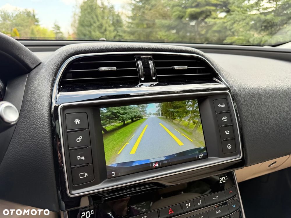 Jaguar XE 20d Prestige - 21