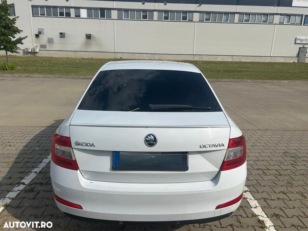 Skoda Octavia 2.0 TDI STYLE DSG - 4