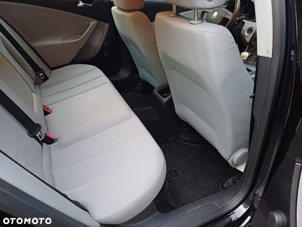 Volkswagen Passat 2.0 FSI Trendline - 20