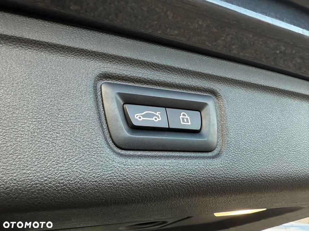 BMW Seria 3 330e PHEV M Sport sport - 16