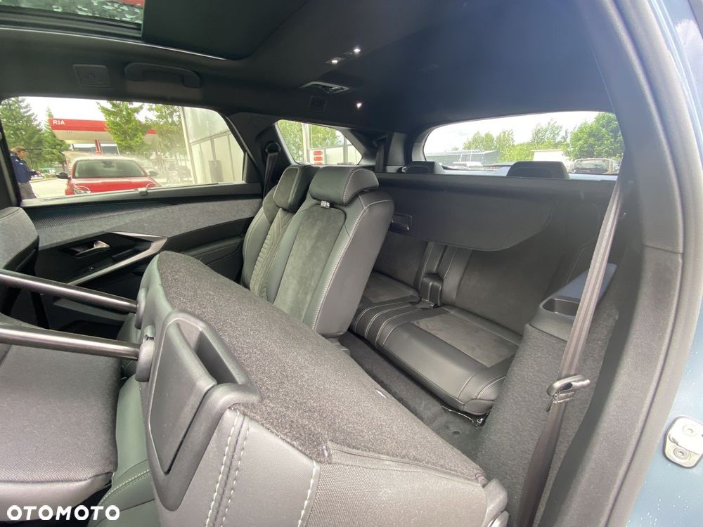 Peugeot E-5008 - 10