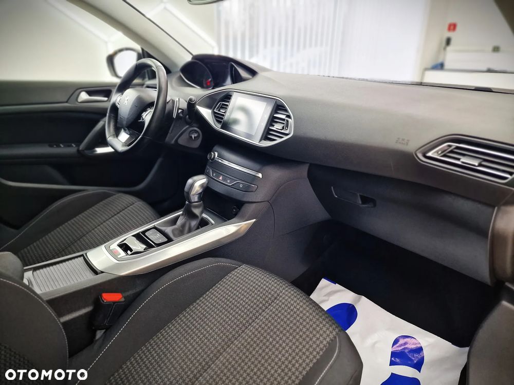 Peugeot 308 1.5 BlueHDi Allure S&S EAT6 - 18